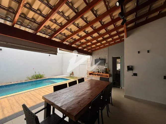 Casa residencial à venda no Jardim Karaíba (Uberlândia/MG) | 3 suítes, 2 vagas e piscina
