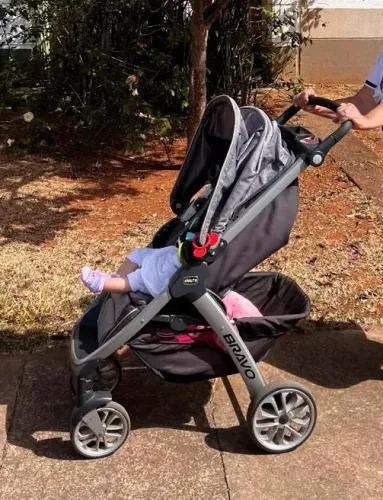 Carrinho e bebê conforto Chicco Bravo Travel System 