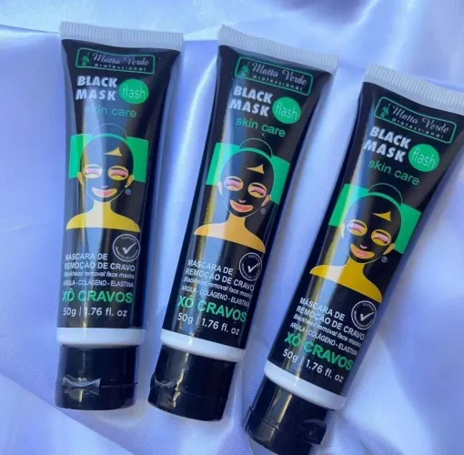 Máscara tira cravos