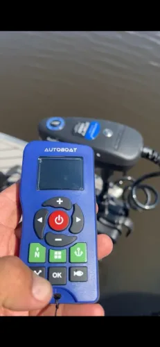 Náuticos: Motor Elétrico Autoboat e Guincho de âncora