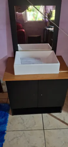 Estou vendendo esse gabinete de banheiro, ele é novo nunca usado!