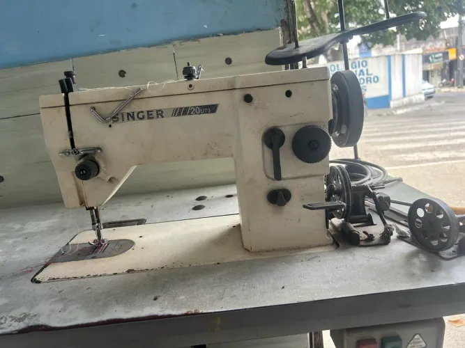 Máquina de costura reta industrial 