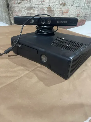 Xbox 360 slim com defeito