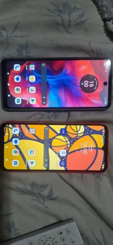 Dois celulares por um so valor moto g 04 e moto e 13, os dois funcionando