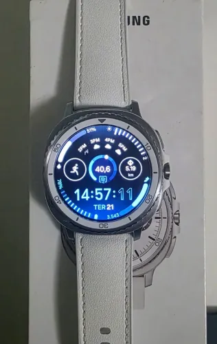 Vendo Samsung Galaxy Watch 8 Classic Sport Branco + 2 pulseiras de brinde.