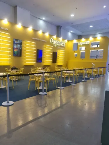 LOCAÇÃO DE UNIFILAS EM CURITIBA | EVENTOS, FESTAS E FILAS 41.9.9992.6530