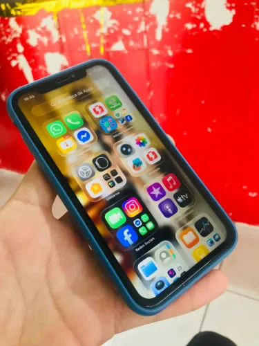 Vendo iPhone 11 bateria 100% face id funcionando cameras tops tudo funcionando