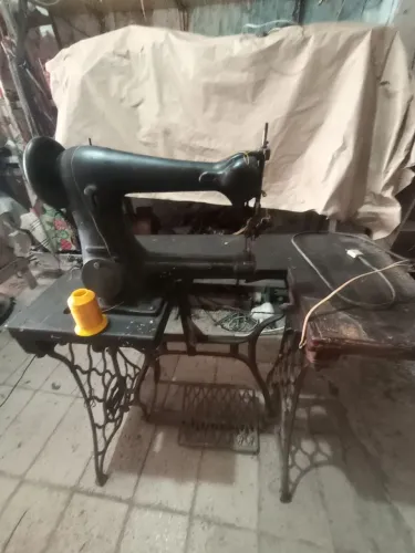 Máquina de costura para calçados e bolsas e acessórios