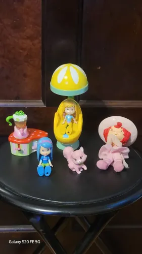 Vendo lote bonecas e acessórios Moranguinho 