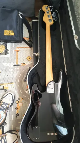 Baixo fender América Elite