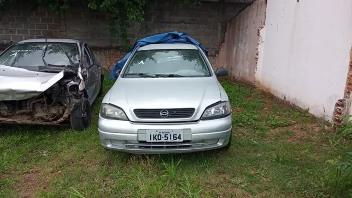 Sucata Astra Sunny GM 2002 Prata Para Retirada de Peças