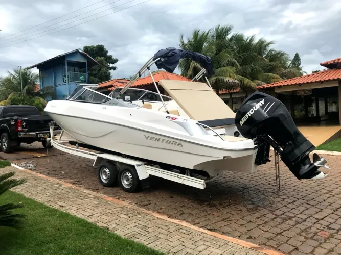 Ventura 23 GII 2011 motor 200 4 t verado