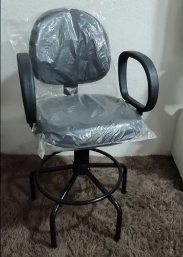 Cadeira alta para portaria