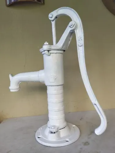 Bomba de poço antiga 