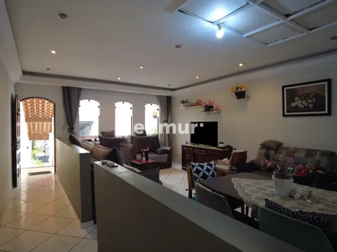 CASA para VENDA E ALUGUEL com 300m² no bairro Vila Pires com 4 quartos e 6 vagas. Santo An