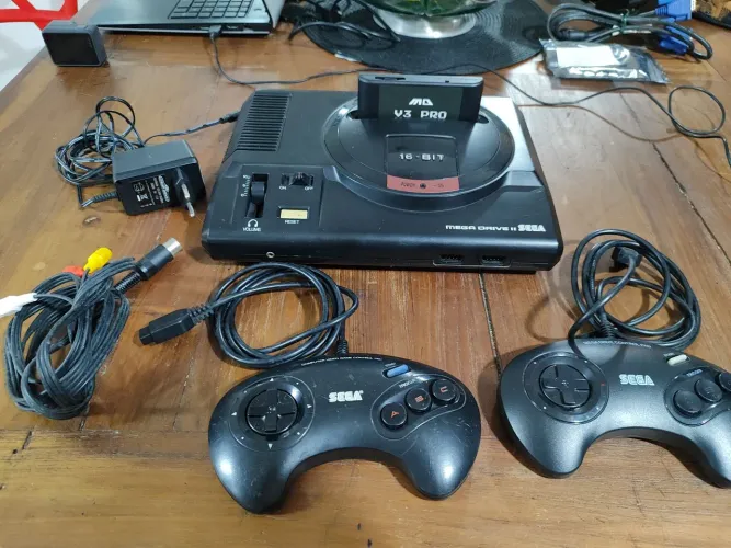 Mega Drive + fita com todos os jogos.