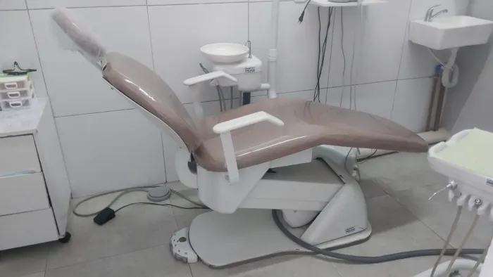 Cadeira Odontológica Usada revisadas estofamentos novos e pintura