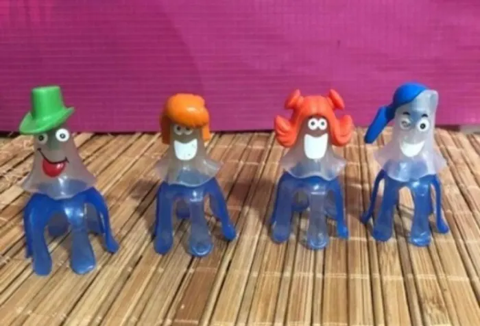 Brinquedo kinder-ovo Polvo Lula Água Viva.