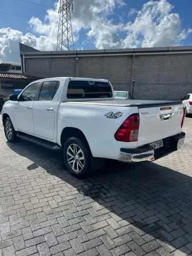 Toyota Hilux SRX 4x4 automática 2018 único dono 
