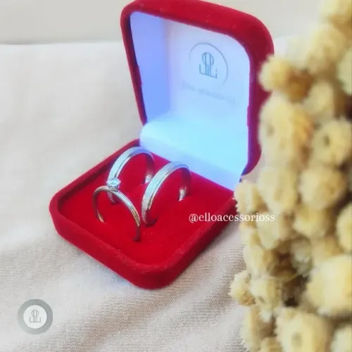 Par de alianças diamantada 4mm + Anel Solitário + Caixa de Veludo