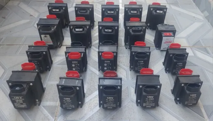 Transformador  200Va 300 Va 500 Va  São 3 por R$ 200,00  usado funcionando