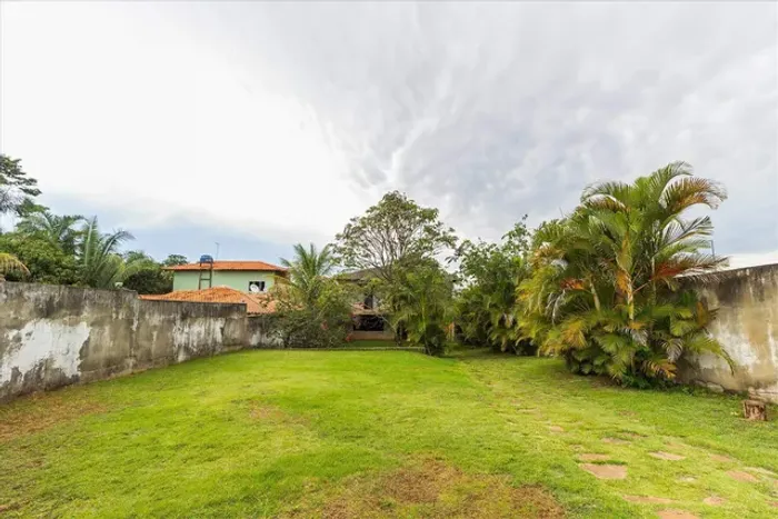V Pires - Rua 6 - Sobrado 4 quartos, sendo 2 suítes com 335,78m² e lote com 777,42m².