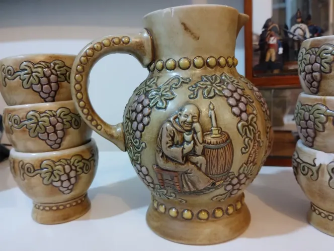 Jogo de Jarra e Taças Decorativas em Cerâmica