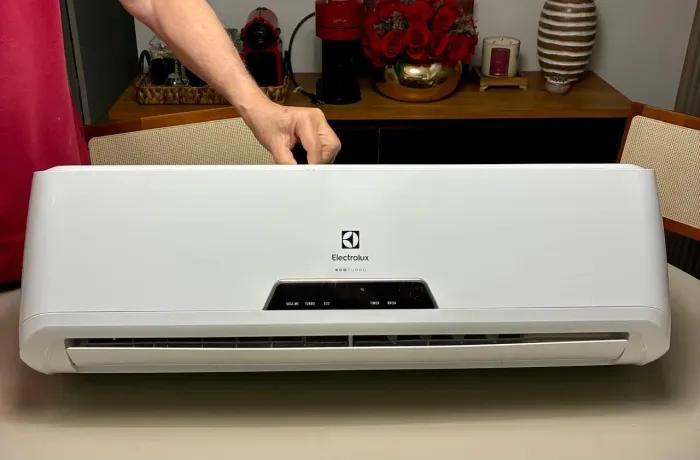 Ar condicionado split 9000 BTUs Novíssimo com manual