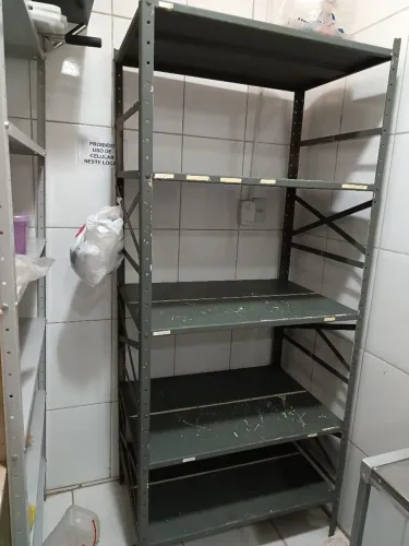 Prateleira para estoque