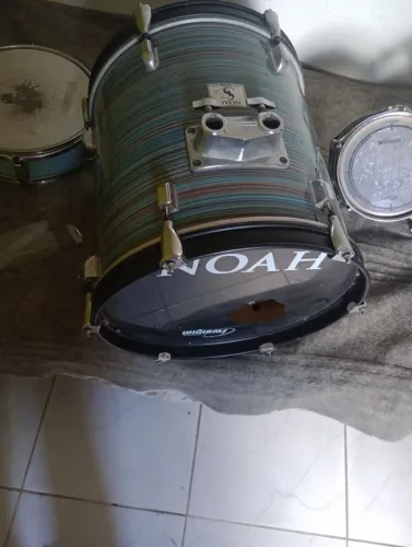 Vendo mini bateria acústica pra estudo ou pra levar em algum lugar pequeno 
