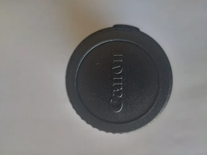 Lente Canon EF-S 18-55mm 3.5-5.6 III Macro 0.25m