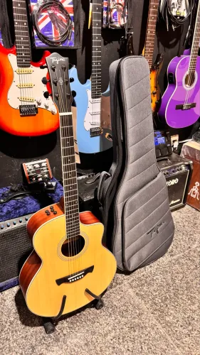 Violão aço tampo sólido maciço Tagima Hampton natural com Bag