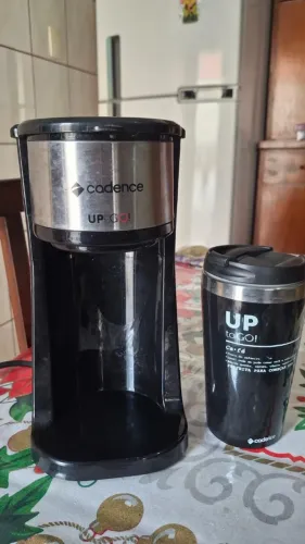Cafeteira Cadence Up To Go com Copo Térmico