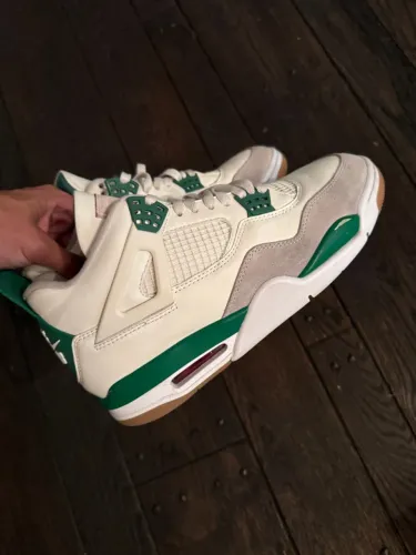 Air Jordan 4 SB