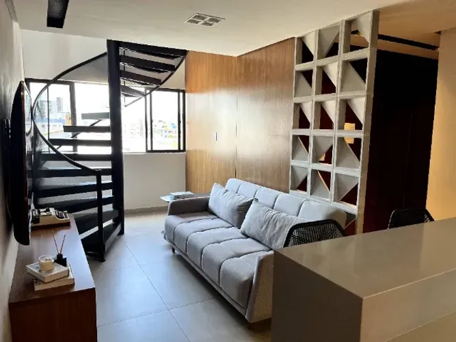 Cobertura duplex mobiliada com área de lazer privativa à 300 do mar do Bessa