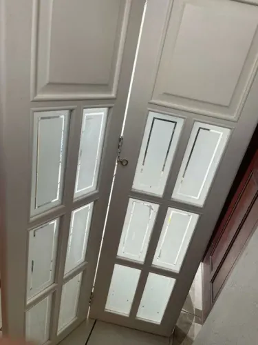 Vende essa linda porta dobrável, Valor $500, 00 quinhentos reais.