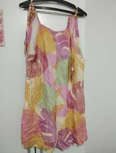 Macacão estampado floral - tamanho M
