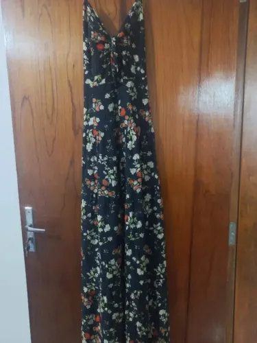 Vestido Animale azul escuro com estampa floral, alcinha, busto com amarração.