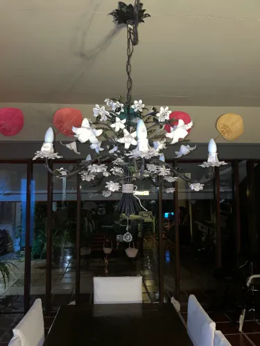 Lustre de ferro artesanal com flores para sala de Jantar 