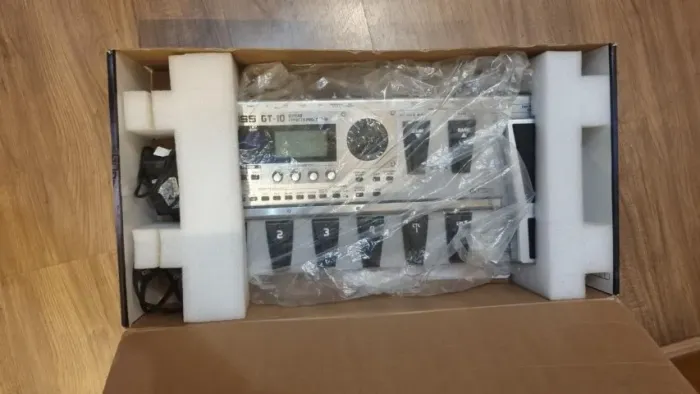 PEDALEIRA GT 10 GUITAR EFFECTS