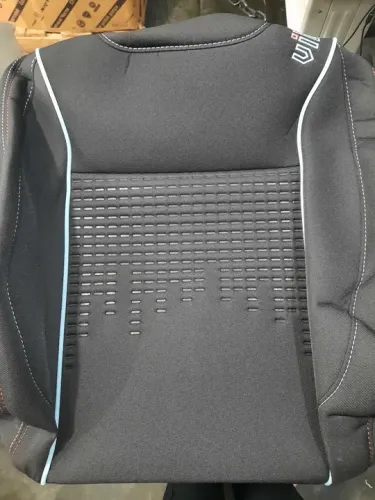 Capa do encosto dianteiro esquerdo motorista Renault Sandero VIBE 2000 a 2023