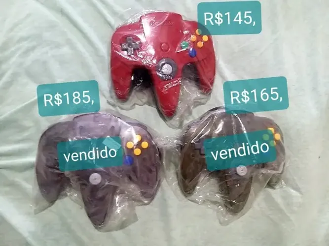 Dois Controles para Nintendo 64 - ótimo estado.
