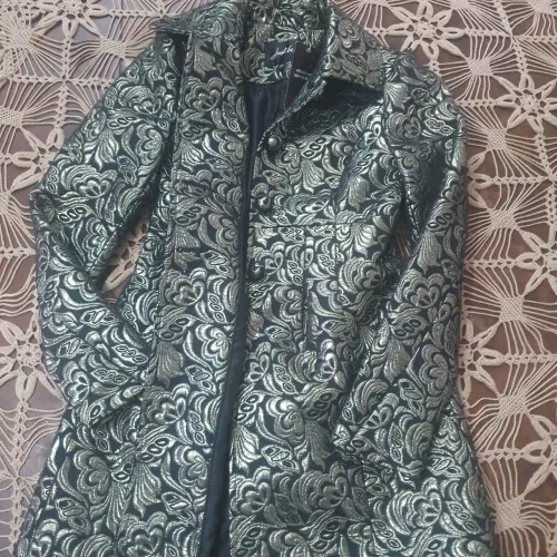 Casaco feminino preto e prata