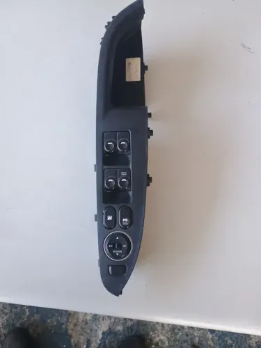 Painel de Comando de Vidros Elétricos hyundai i30 e Kia cerato 09/A/2013