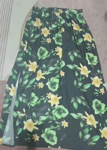 Saia Longa Floral com Fenda - Elegância e Estilo