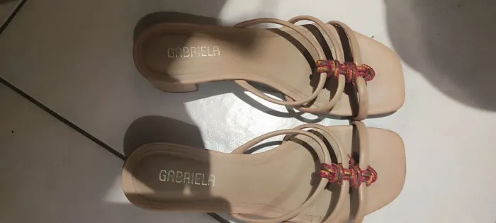 Sandália marca Gabriela