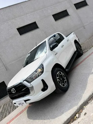 Toyota Hilux CD SR 4X4 2.8 TDI Diesel Aut. 2024