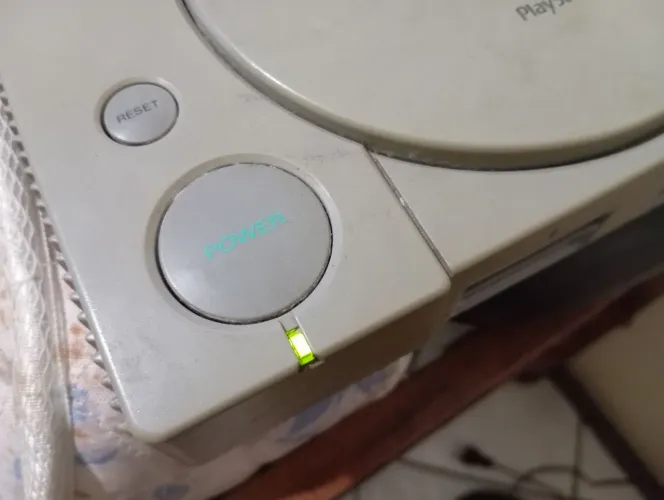 Paystation 1 + 25 jogos + 2 joysticks de play 2 + memory cards