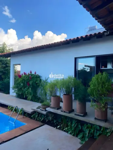 Casa residencial com 4 suítes e piscina disponível para locação e venda bairro Cidade Jard