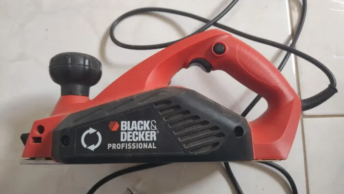 Vendo plaina elétrica.